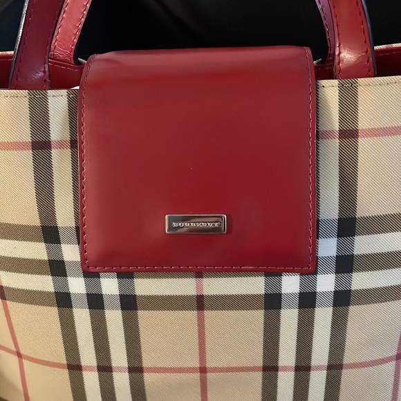 Burberry Tote great condition, - Picture 2 of 9